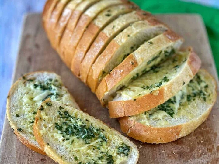 Garlic Bread Recipe – Easy, Crispy, and Full of Flavor